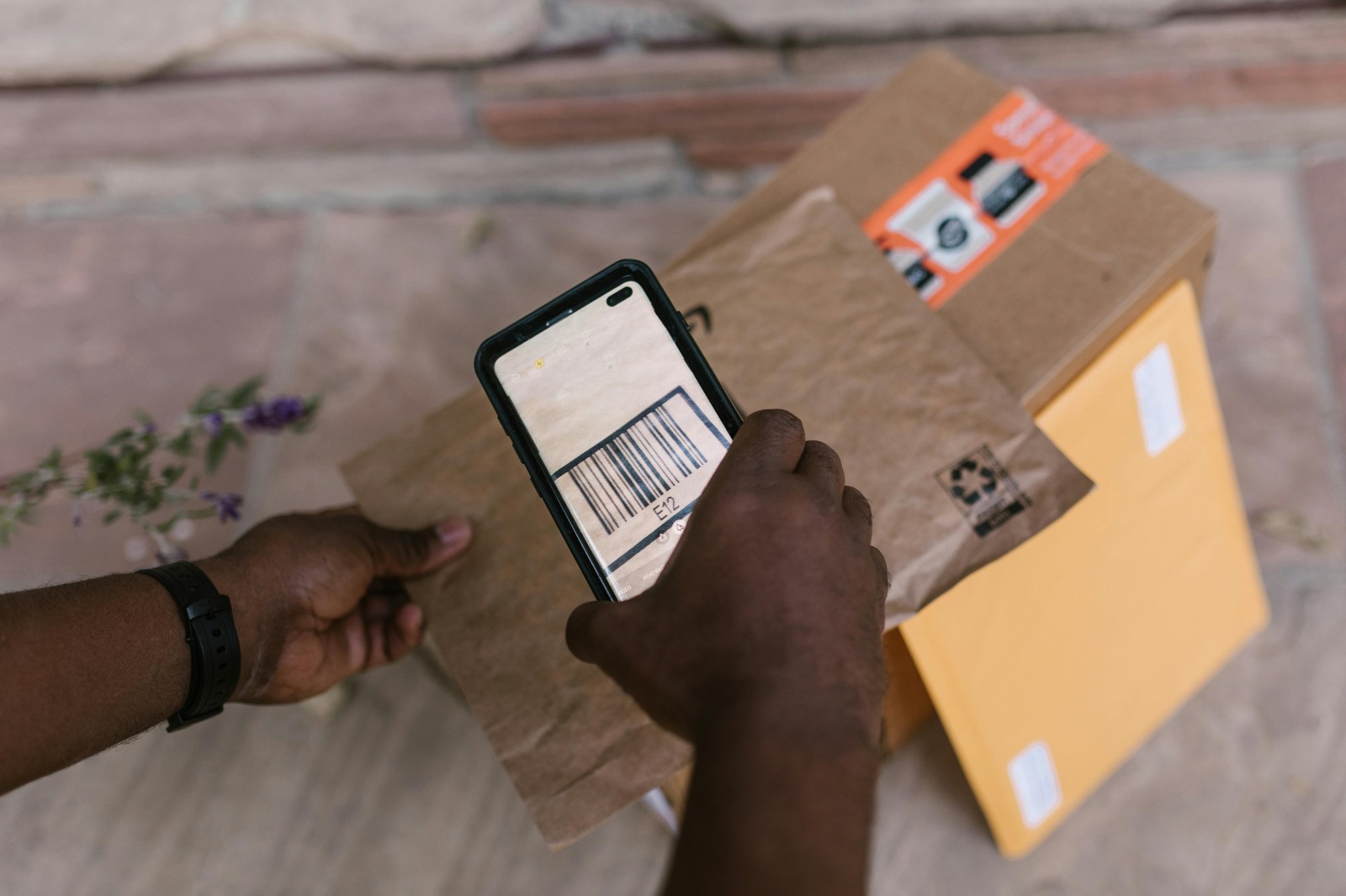 How Speed Post Tracking Simplifies Your Deliveries ?